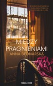 Między pra... - Anna Bednarska -  fremdsprachige bücher polnisch 