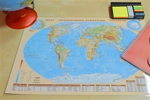 Bild von Świat mapa dwustonna fizyczno-polityczna - podkładka na biurko